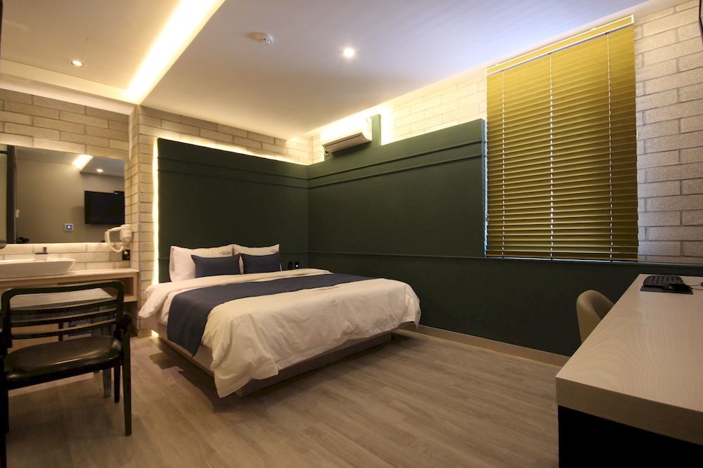 The Club Hotel Seomyeon Пусан Екстериор снимка