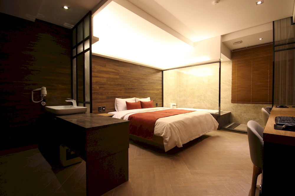 The Club Hotel Seomyeon Пусан Екстериор снимка