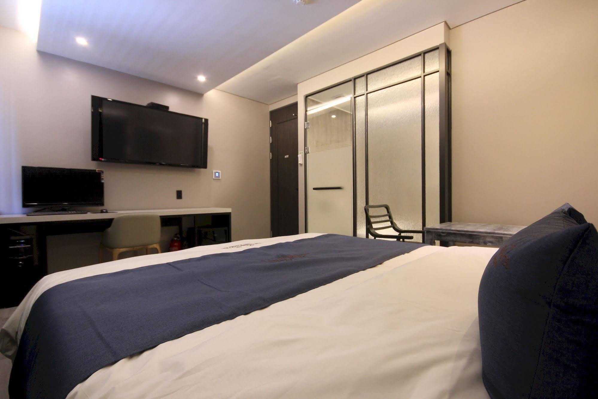 The Club Hotel Seomyeon Пусан Екстериор снимка