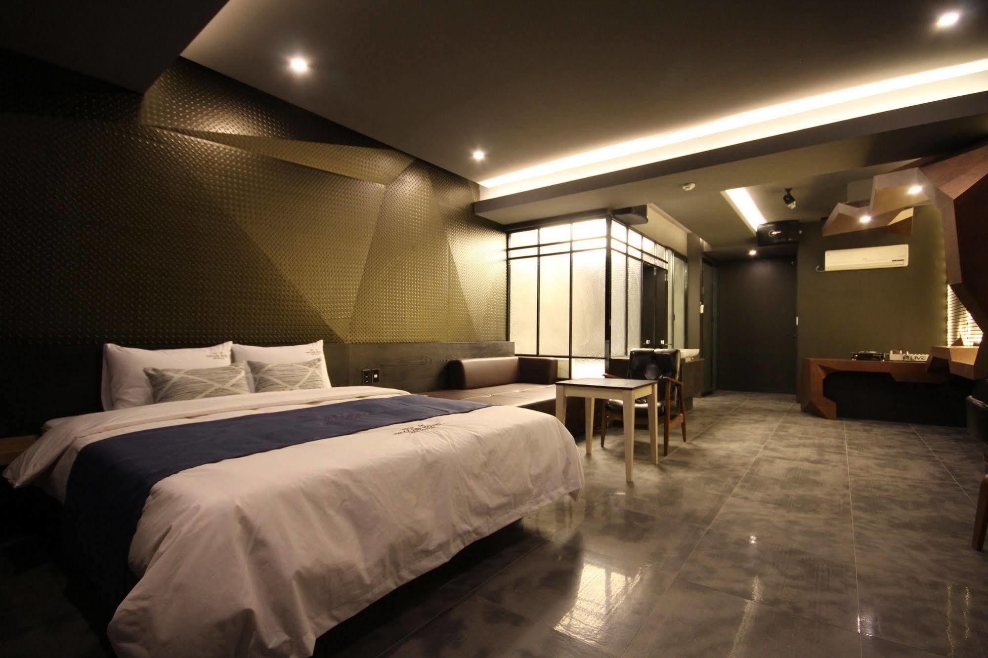 The Club Hotel Seomyeon Пусан Екстериор снимка