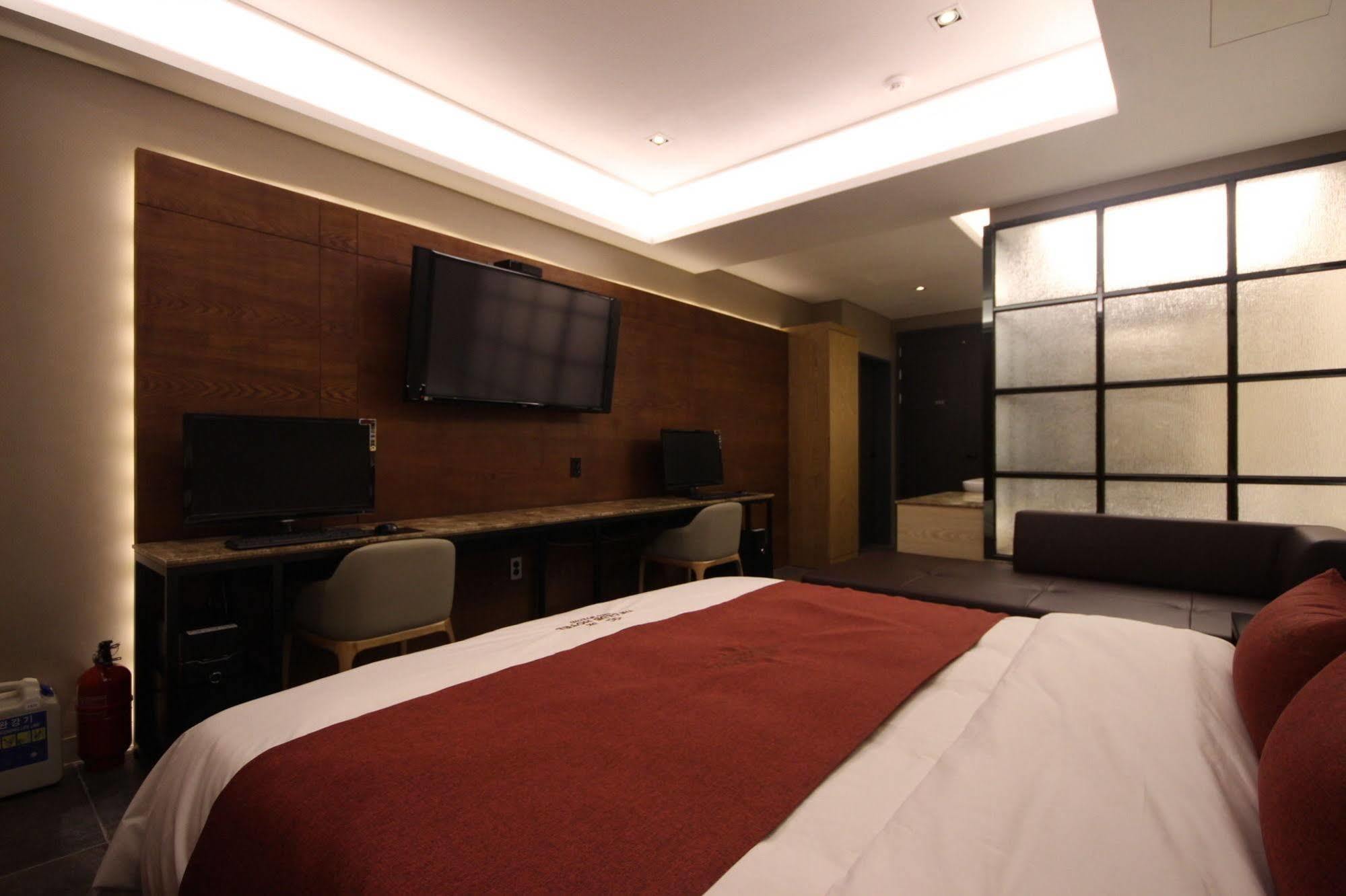 The Club Hotel Seomyeon Пусан Екстериор снимка