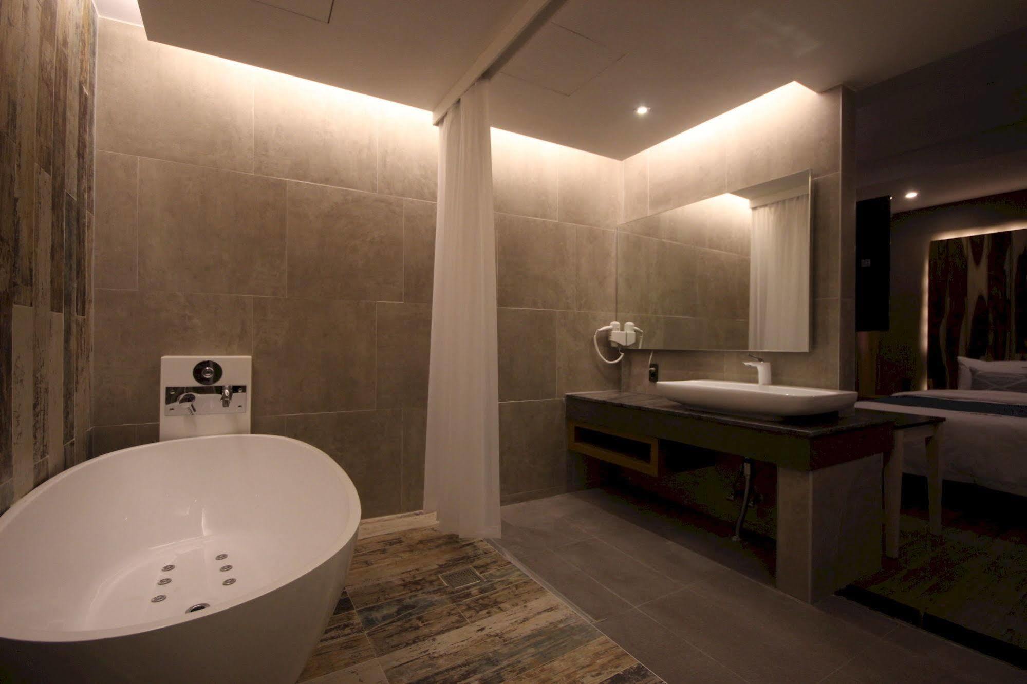 The Club Hotel Seomyeon Пусан Екстериор снимка