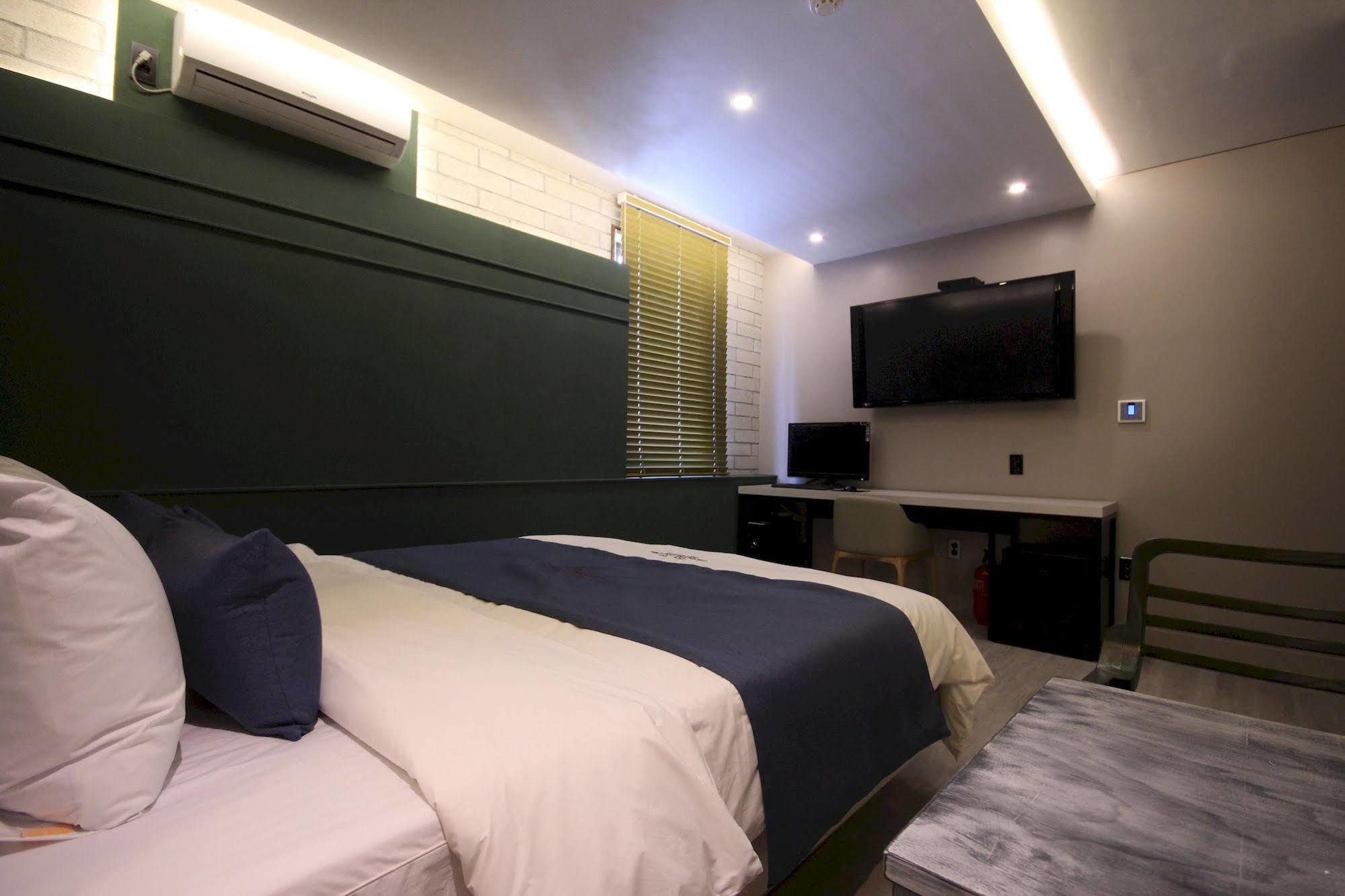 The Club Hotel Seomyeon Пусан Екстериор снимка