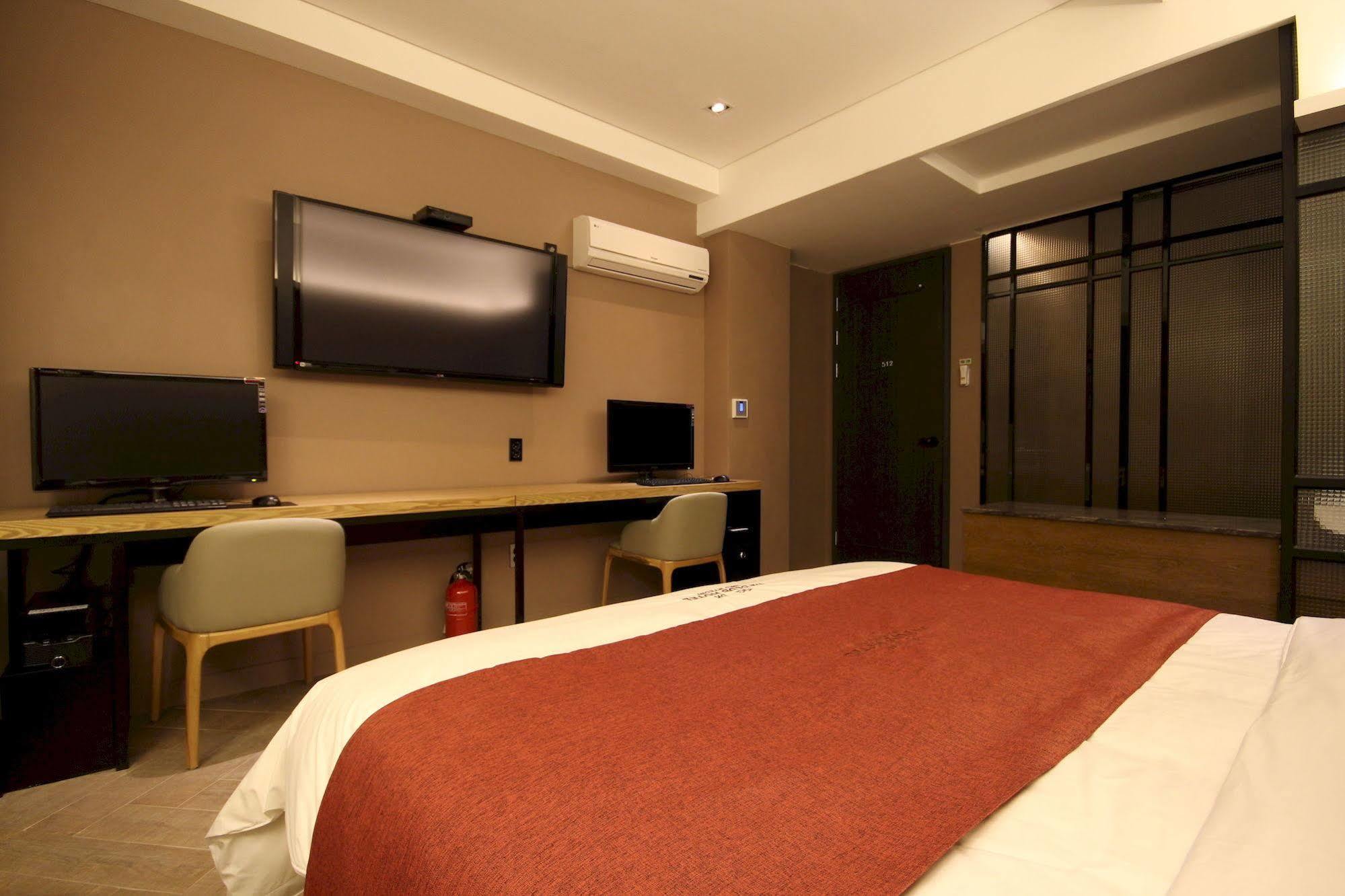 The Club Hotel Seomyeon Пусан Екстериор снимка
