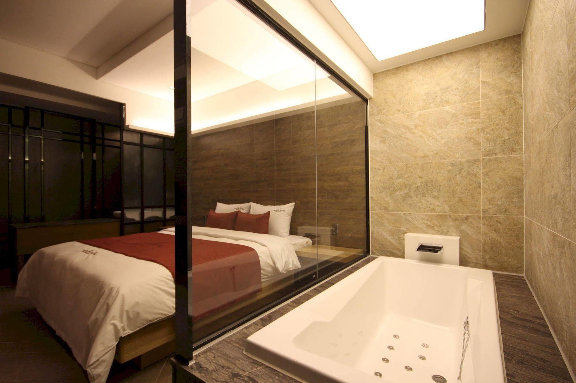 The Club Hotel Seomyeon Пусан Екстериор снимка