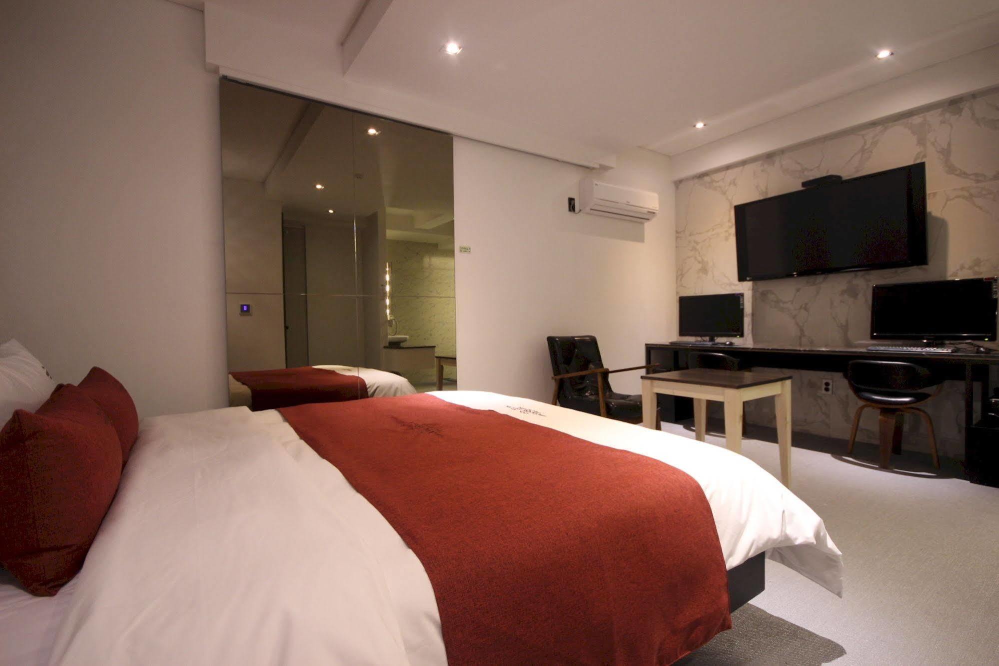 The Club Hotel Seomyeon Пусан Екстериор снимка