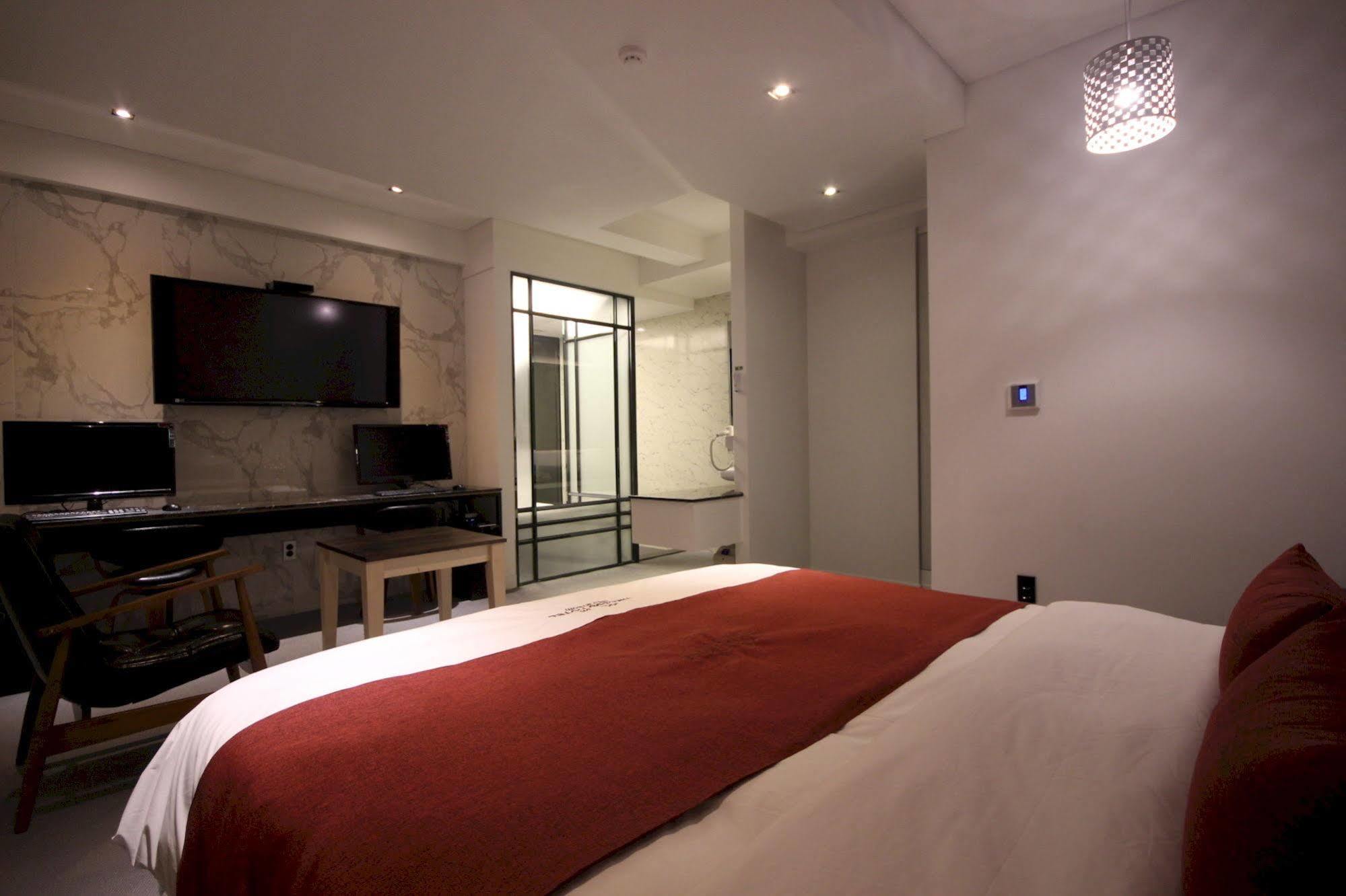 The Club Hotel Seomyeon Пусан Екстериор снимка